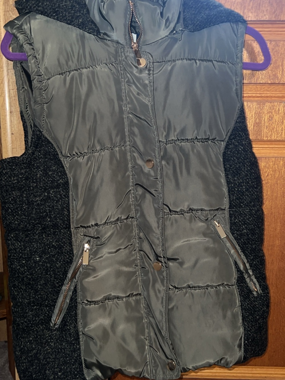 Women’s Green Puffer Vest with Zipper Pockets